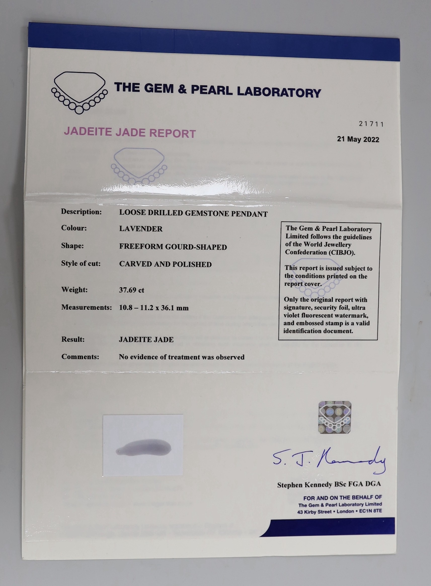 A lavender jadeite gourd shaped pendant, with Gem & Pearl Laboratory Report dated 21/5/2022, 35mm.